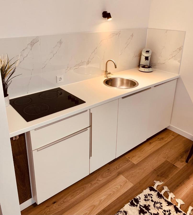 Gaestehaus Zur Uni Klinik Exklusives Apartment Mit Kueche Und Badezimmer Homburg  Eksteriør bilde