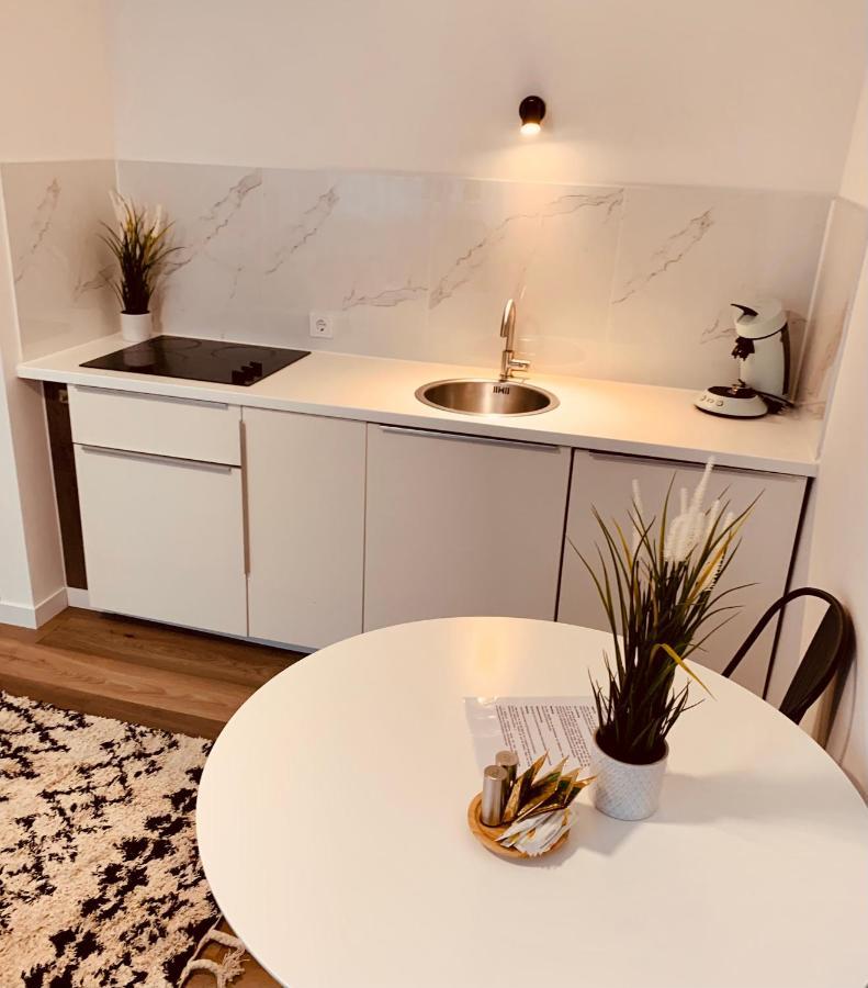 Gaestehaus Zur Uni Klinik Exklusives Apartment Mit Kueche Und Badezimmer Homburg  Eksteriør bilde