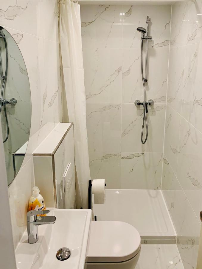Gaestehaus Zur Uni Klinik Exklusives Apartment Mit Kueche Und Badezimmer Homburg  Eksteriør bilde